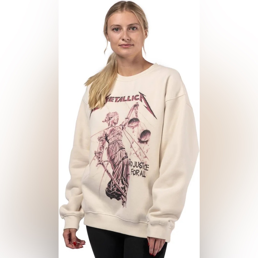 NWOT Women’s Metallica Oversized Sweatshirt.